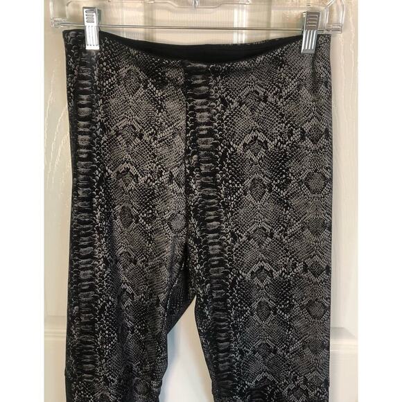 Lysse Size Small Faux Suede Black & Silver Snakeskin Print Legging Pants - Picture 3 of 6